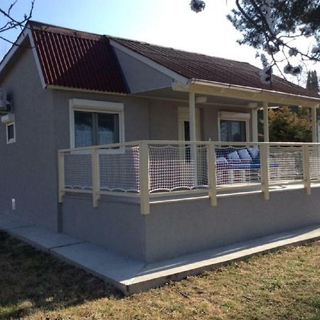 Szegfű apartmanház Villa Balatonfůzfő Exterior foto