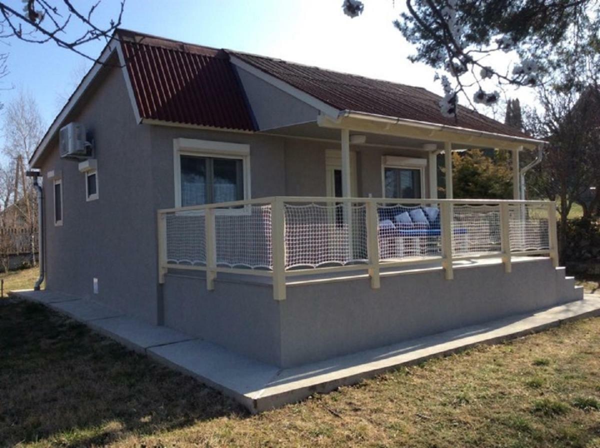 Szegfű apartmanház Villa Balatonfůzfő Exterior foto