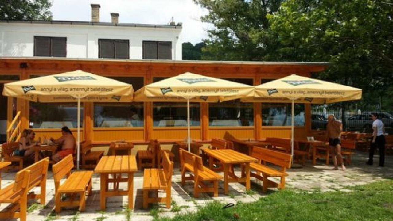 Szegfű apartmanház Villa Balatonfůzfő Exterior foto